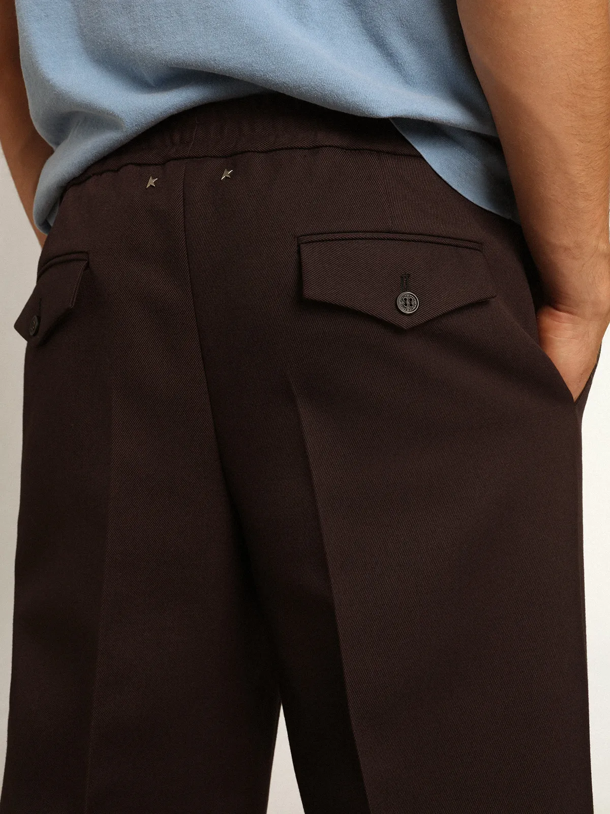 Men's joggers in licorice color