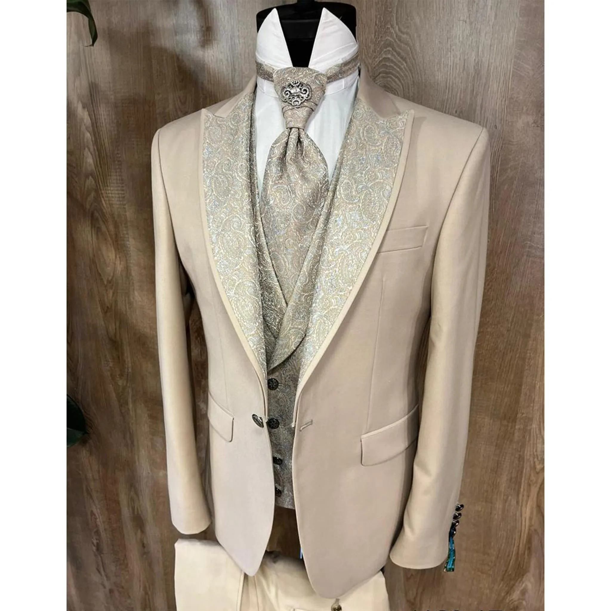 Quesste Champagne Fashion Tuxedo